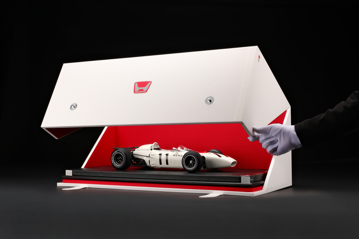Honda celebra 60 años de su primera victoria en la F1 con el Honda RA272 con una pieza de colección a escala