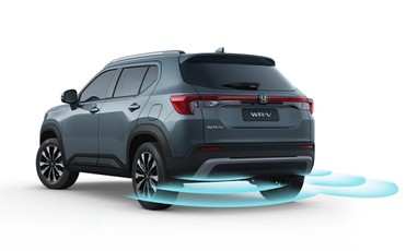 Sensores de estacionamiento traseros con alerta sonora.