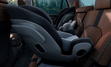 Sistemas de retención infantil en la 2° y 3° fila de asientos. Sistemas de retención infantil en la 2° y 3° fila de asientos.