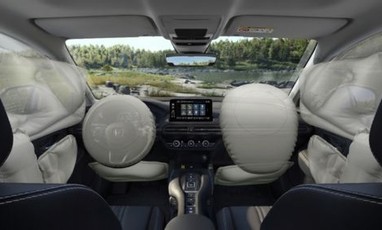 Sistema de airbags (8) frontales, de rodilla para conductor y pasajeros, laterales y de tipo cortina.