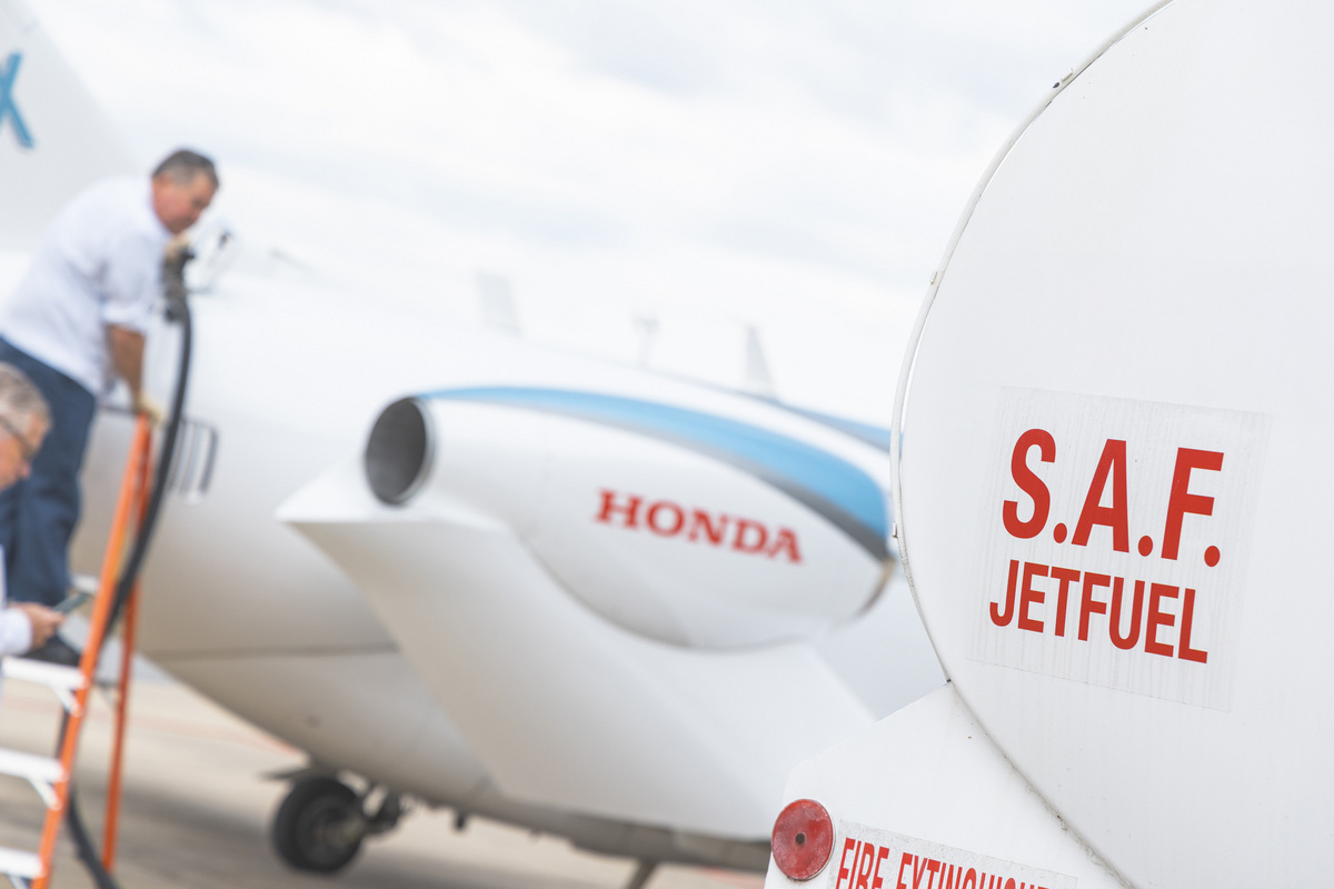 Honda primer fabricante de aviones comerciales ultraligeros doble turbina en operar HondaJet con combustible de aviación 100 % sostenible